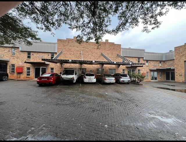 599M² WAREHOUSE TO LET IN LASER PARK